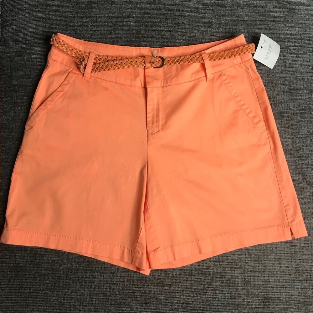 MADISON • SIZE: 6 • SUPER CUTE PEACH SHORTS WITH BELT
